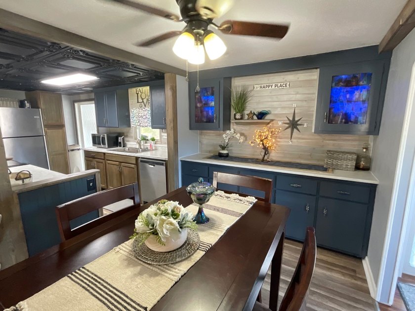 Your search is over! Welcome to this beautifully decorated - photo 26