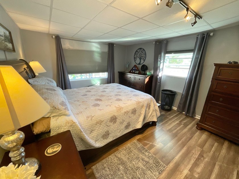 Your search is over! Welcome to this beautifully decorated - photo 34