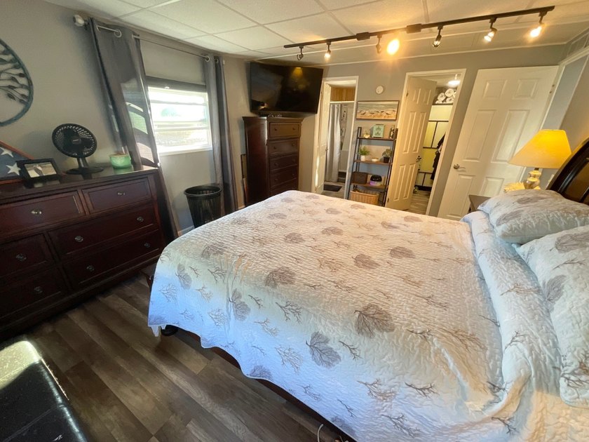Your search is over! Welcome to this beautifully decorated - photo 37