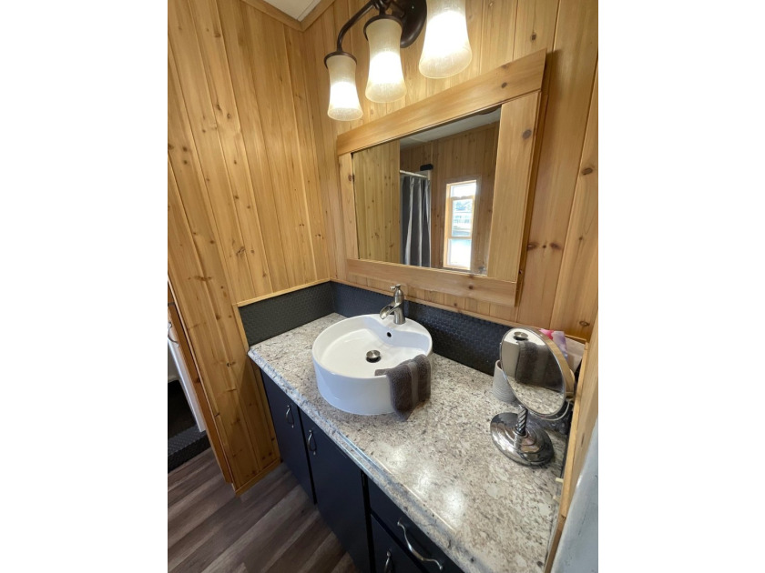 Your search is over! Welcome to this beautifully decorated - photo 39
