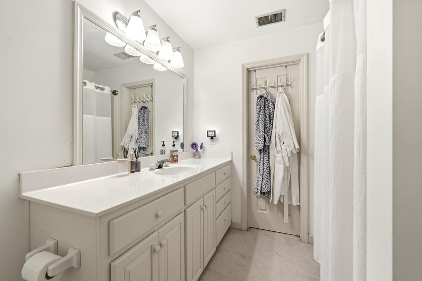 Don't miss this incredible opportunity to own a spacious custom - photo 50