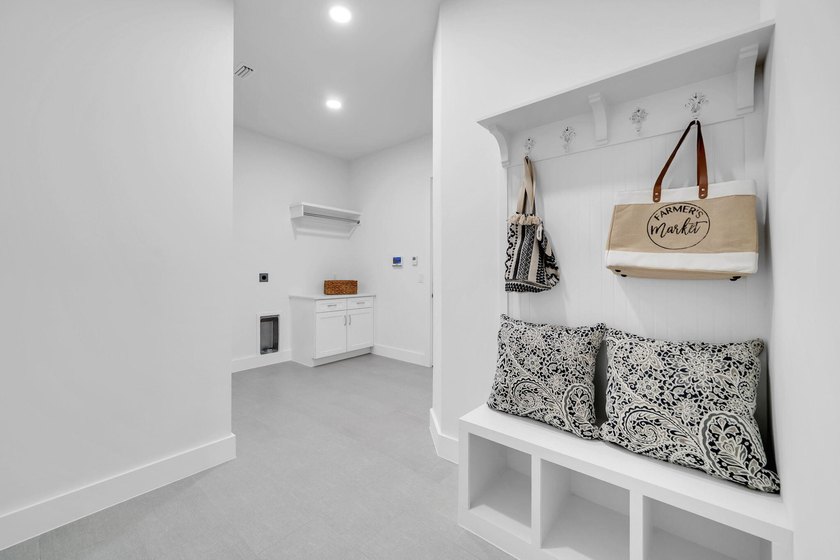 PRICE IMPROVEMENT! Exquisitely designed, 4 Bed, 3 1/2 half bath - photo 24