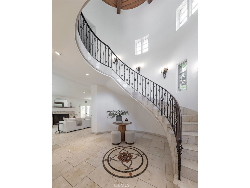 Welcome to ''Villa Bellatorre,'' a remodeled Montecito estate - photo 5