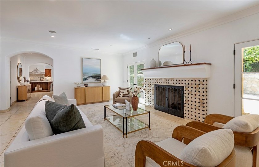 Welcome to ''Villa Bellatorre,'' a remodeled Montecito estate - photo 6