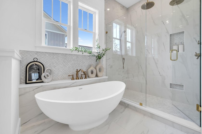 PRICE IMPROVEMENT! Exquisitely designed, 4 Bed, 3 1/2 half bath - photo 31