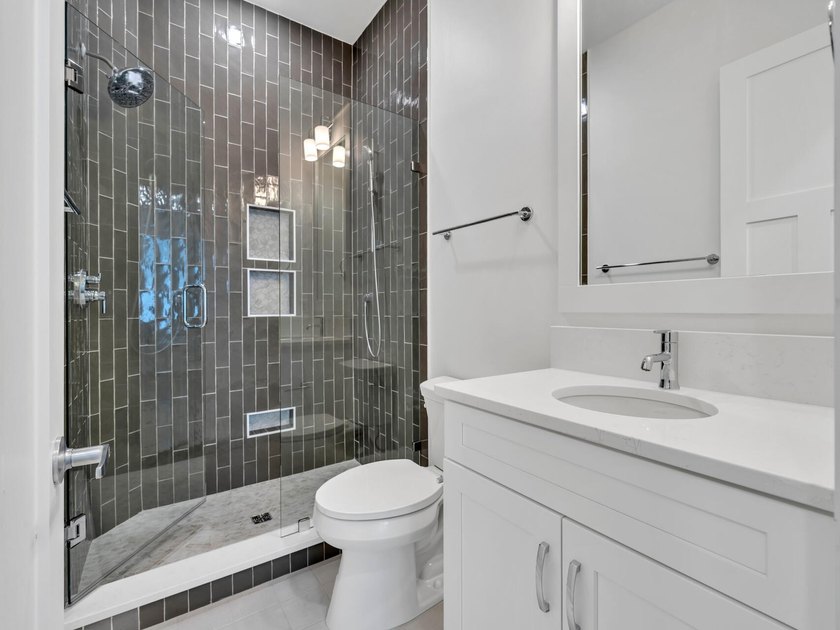 PRICE IMPROVEMENT! Exquisitely designed, 4 Bed, 3 1/2 half bath - photo 34
