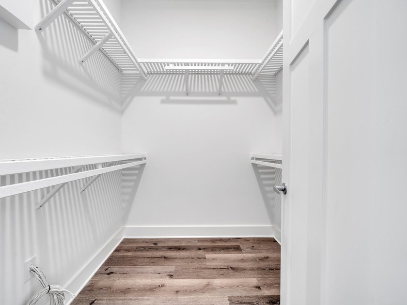 PRICE IMPROVEMENT! Exquisitely designed, 4 Bed, 3 1/2 half bath - photo 35