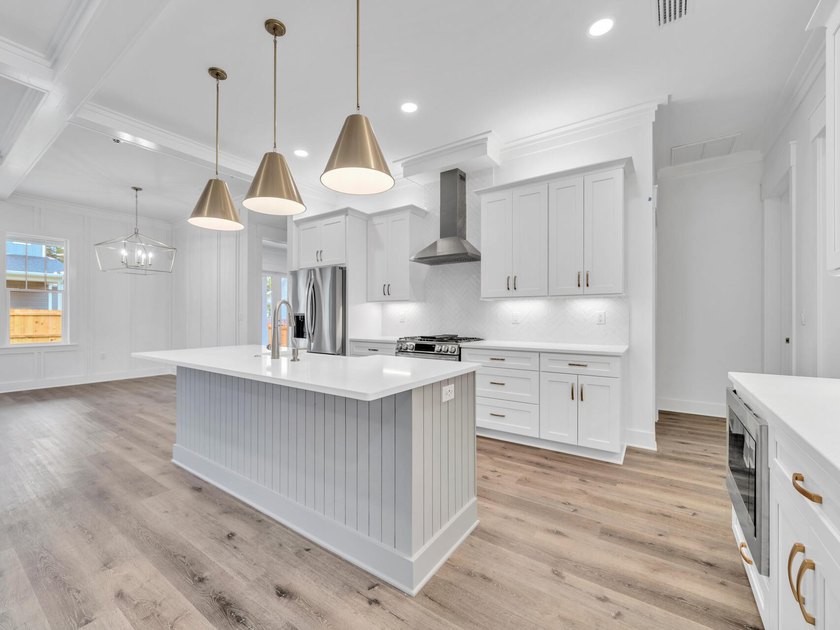 PRICE IMPROVEMENT! Exquisitely designed, 4 Bed, 3 1/2 half bath - photo 49