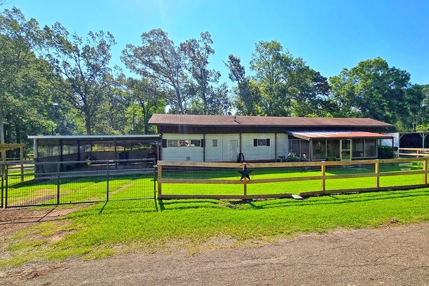 Affordable Lake Area Living with Room to Roam! This affordable 3 - photo 5