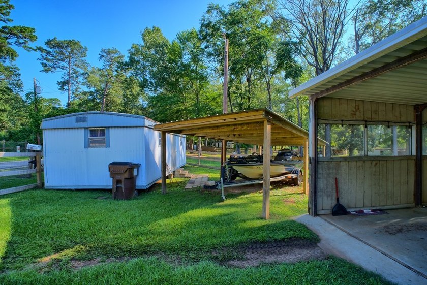 Affordable Lake Area Living with Room to Roam! This affordable 3 - photo 8