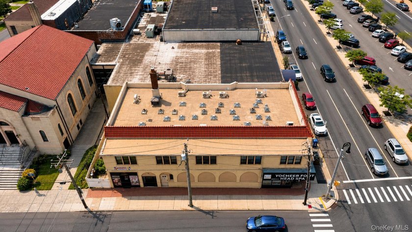 Rarely does a trophy mixed-use asset of this caliber surface in - photo 3