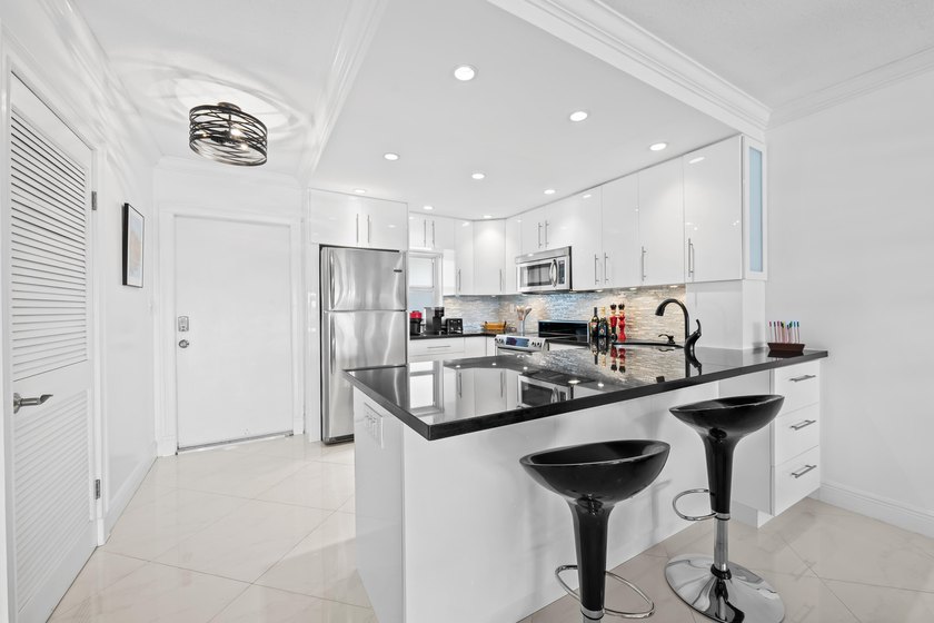 Enjoy spectacular views of the Hillsboro River and Royal - photo 2