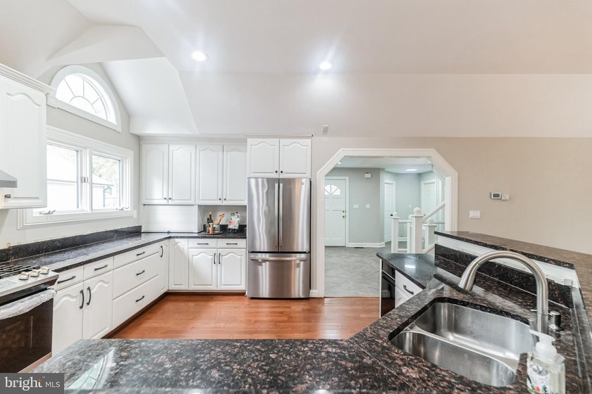 ***$100K PRICE IMPROVEMENT*** Welcome to Your Dream Lakeside - photo 8