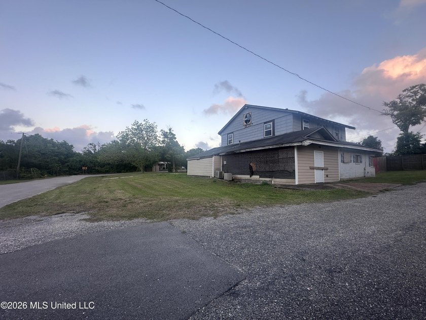 Investor Special - Fixer Upper Opportunity in Prime Gulfport - photo 3