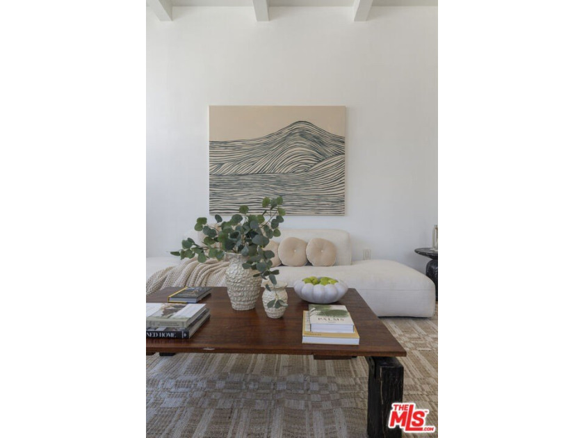 Perfectly located in the heart of Venice, just moments from - photo 14