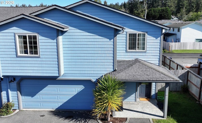 Three bedrooms and a spacious two-level layout set the tone for - photo 33