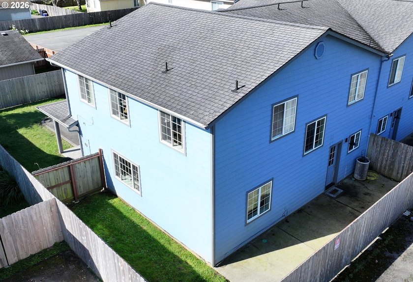 Three bedrooms and a spacious two-level layout set the tone for - photo 34