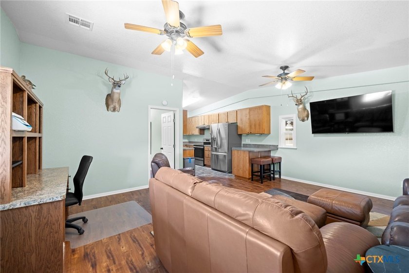 Discover the perfect Work/Live property on +/-10 acres in - photo 6