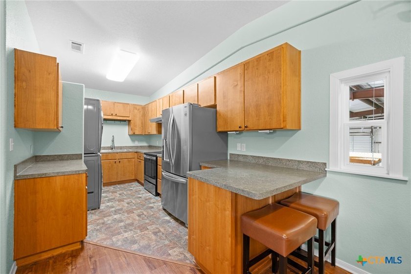 Discover the perfect Work/Live property on +/-10 acres in - photo 9