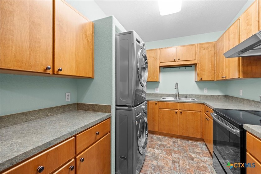 Discover the perfect Work/Live property on +/-10 acres in - photo 10
