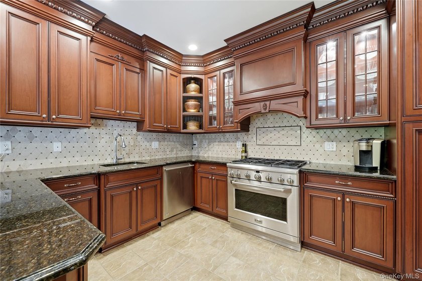 Luxury, privacy and low-maintenance living come together in this - photo 10