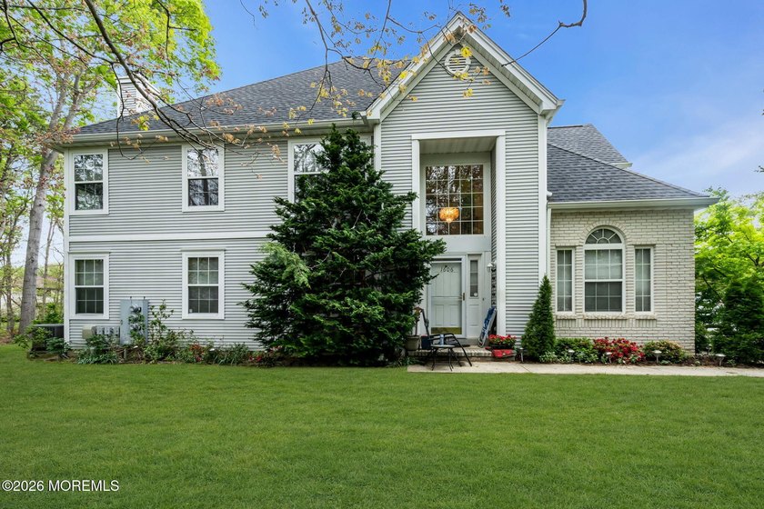 Looking for a spacious end unit in Saratoga with a full finished - photo 2
