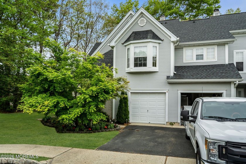 Looking for a spacious end unit in Saratoga with a full finished - photo 4