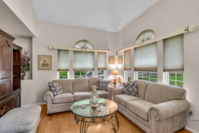 Looking for a spacious end unit in Saratoga with a full finished - photo 5