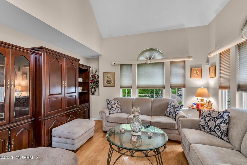 Looking for a spacious end unit in Saratoga with a full finished - photo 6