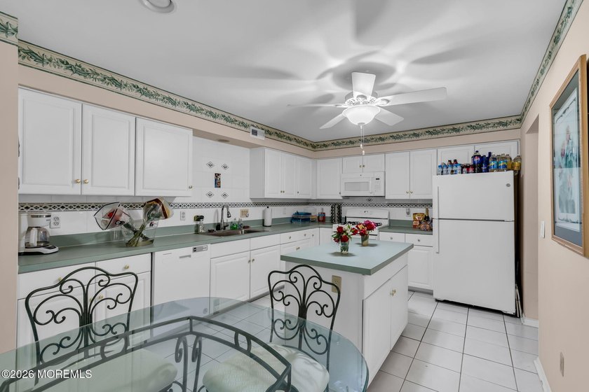 Looking for a spacious end unit in Saratoga with a full finished - photo 8