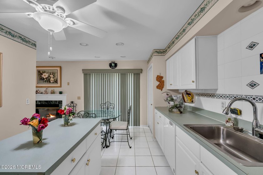 Looking for a spacious end unit in Saratoga with a full finished - photo 10
