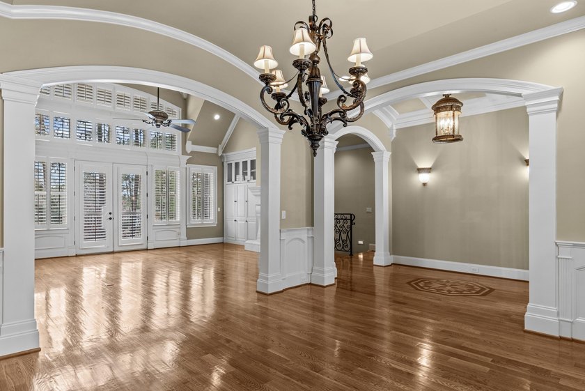 EXQUISITE CASTLE-LIKE ESTATE WITH SUNNING GOLF COURSE VIEWS ! - photo 11