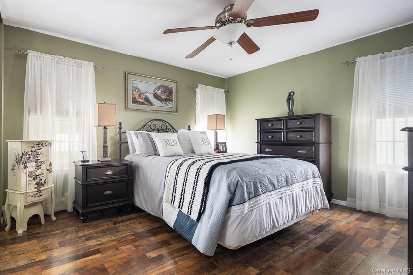 Welcome home to this immaculate and move in ready ranch home in - photo 11
