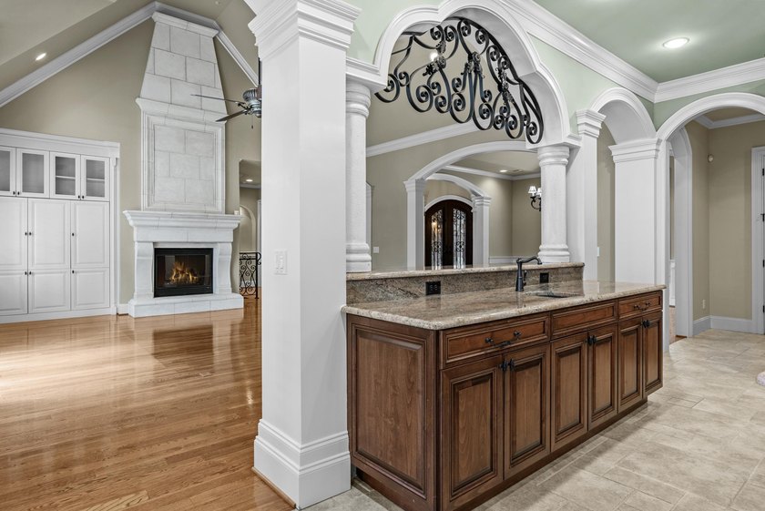 EXQUISITE CASTLE-LIKE ESTATE WITH SUNNING GOLF COURSE VIEWS ! - photo 18