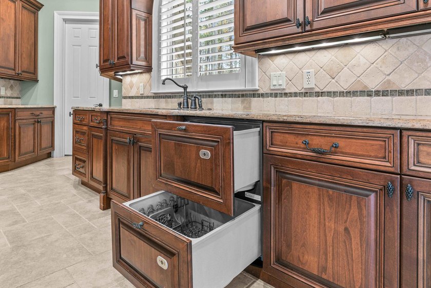 EXQUISITE CASTLE-LIKE ESTATE WITH SUNNING GOLF COURSE VIEWS ! - photo 20