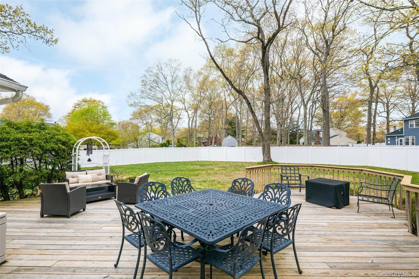Welcome home to this immaculate and move in ready ranch home in - photo 23