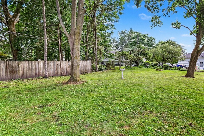 With fresh cosmetic updates throughout, 25 Gayla Dr reflects the - photo 26