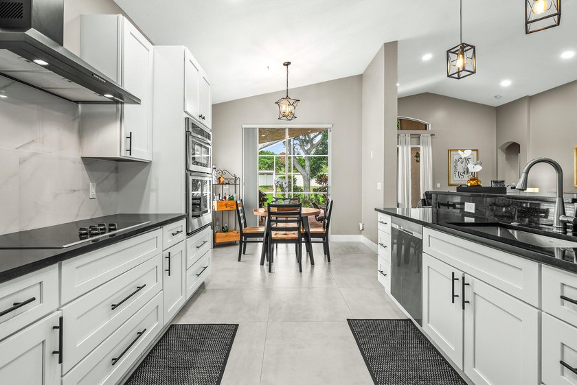 Welcome to this beautifully maintained home in the highly sought - photo 6