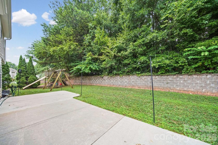 Welcome home to this beautifully maintained 4 bedroom, 2.5 - photo 28