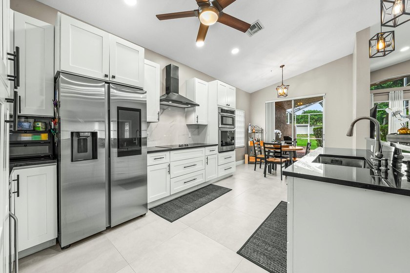 Welcome to this beautifully maintained home in the highly sought - photo 9