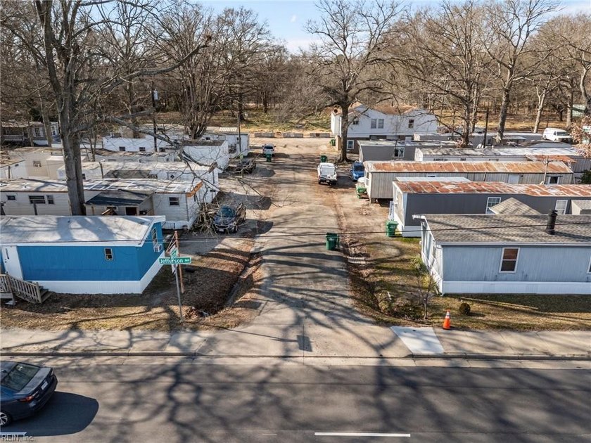 Sale of Arch Mobile Home Park. 30 Lots Total. 3 Apartments. Same - photo 6
