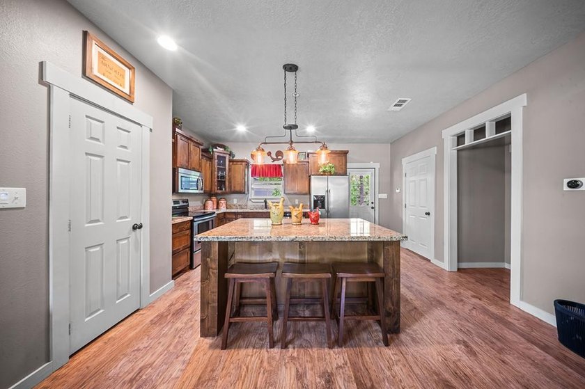 Welcome to your own private retreat in Rayburn Country! Nestled - photo 9