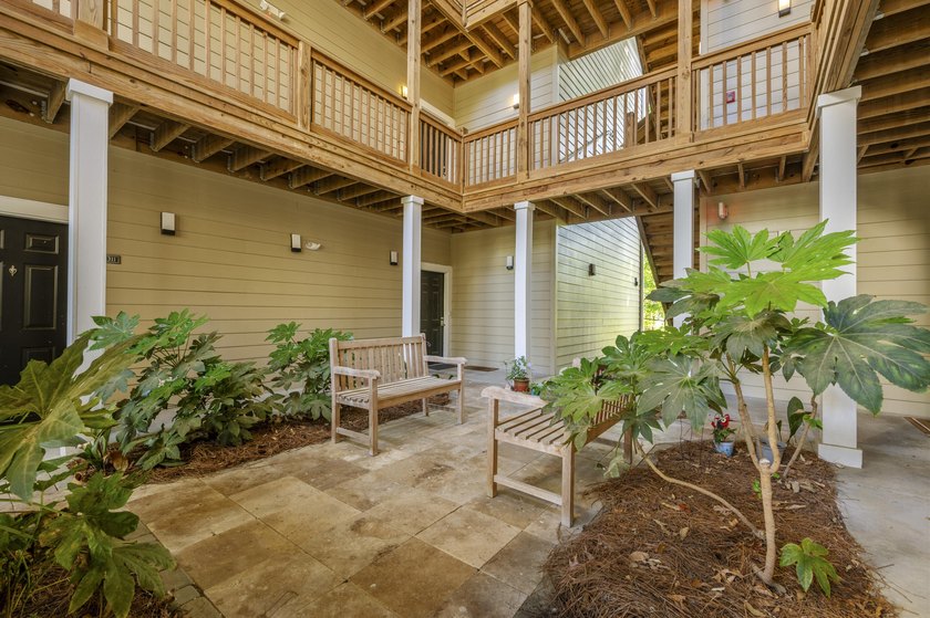Beautiful 2 bed 2 bath first floor condo in conveniently located - photo 4