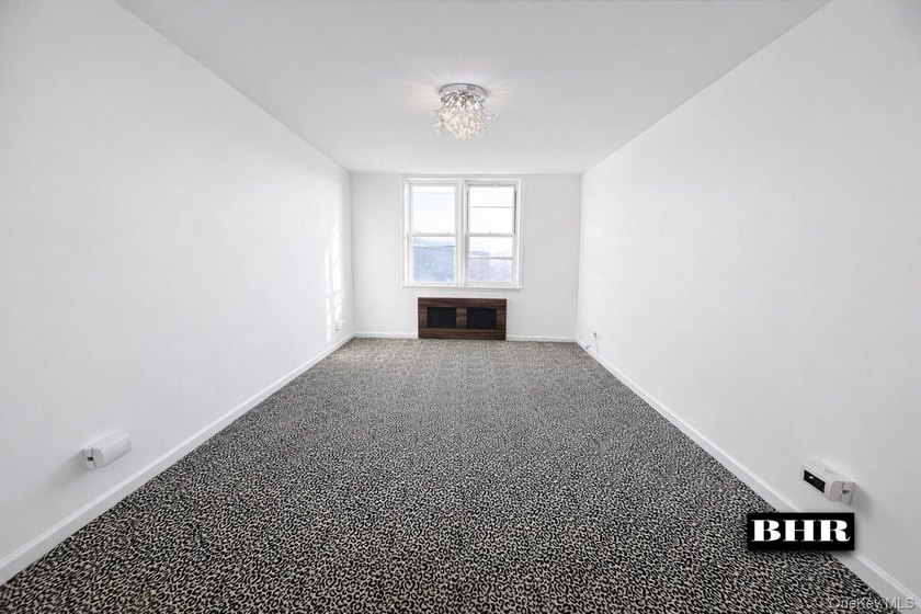 Sheepshead Bay .... Fully renovated 2-bedroom, 1-bath apartment - photo 6