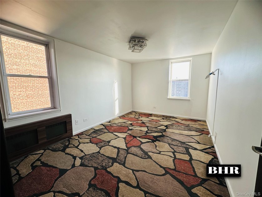 Sheepshead Bay .... Fully renovated 2-bedroom, 1-bath apartment - photo 10
