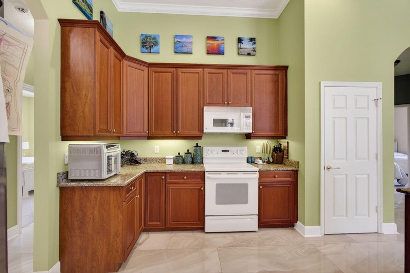 Welcome to this thoughtfully designed four-bedroom, three-bath - photo 22