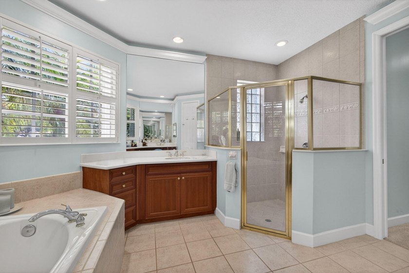 Welcome to this thoughtfully designed four-bedroom, three-bath - photo 27