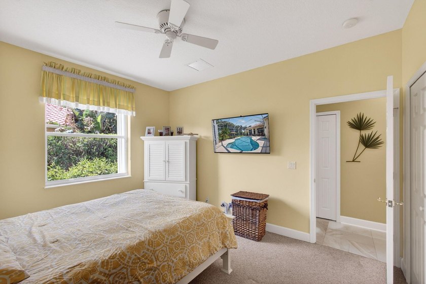 Welcome to this thoughtfully designed four-bedroom, three-bath - photo 29