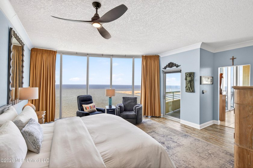 Experience spectacular Gulf views from this 10th-floor corner - photo 13