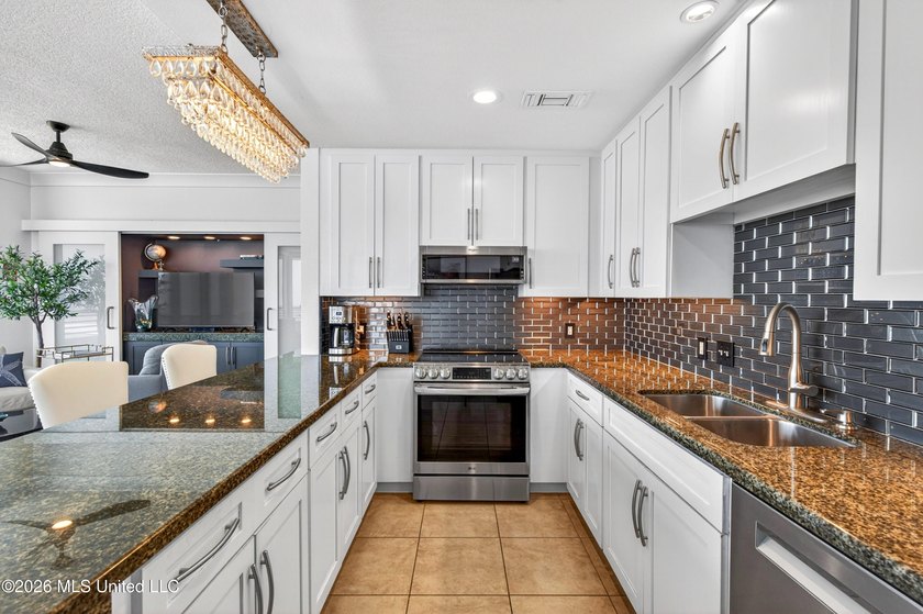 Experience spectacular Gulf views from this 10th-floor corner - photo 16